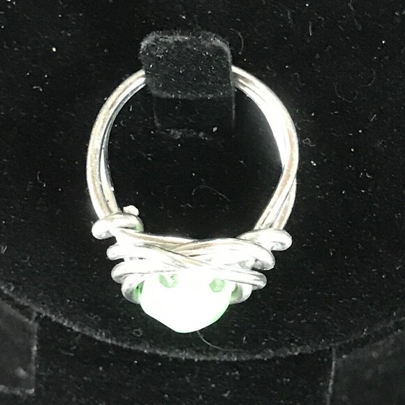 Handmade Green Bead and Wire Fashion Ring Size 7 - Picture 2 of 5